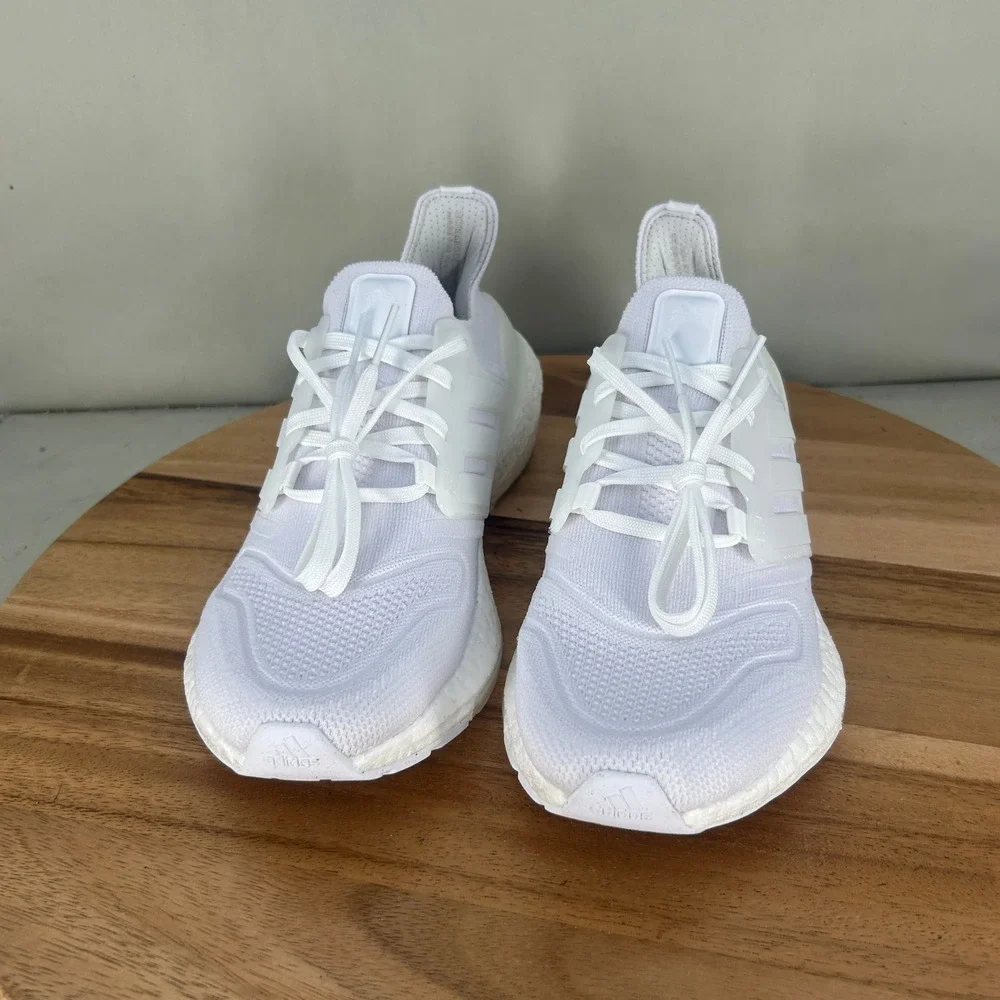 Adidas Ultraboost 22 White Running Shoes GX5590 Womens Size 8 Cushioned Comfort